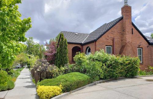 Old Southwest House | Charming Midtown Reno Cottage Near Riverwalk & Spa Amenities