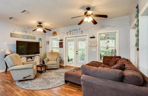 Valona House | half Mi to Sapelo River Family Home with Large Yard