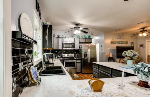 Valona House | half Mi to Sapelo River Family Home with Large Yard