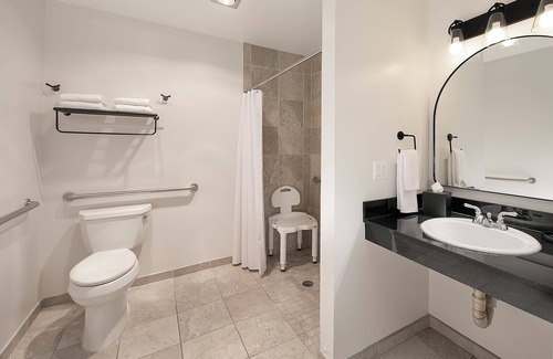 Half Moon Bay Hotel | Relax at Half Moon Bay Lodge with Pool and Spa Amenities