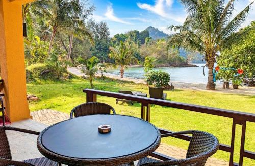 Klong Son Villa | Beachfront Bliss at Half Moon Beach Villa Koh Chang