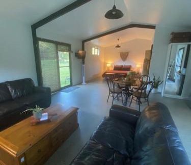 Halfway Creek Apartment | Pet-Friendly Halfway Creek Studio with Breakfast & Family Comfort