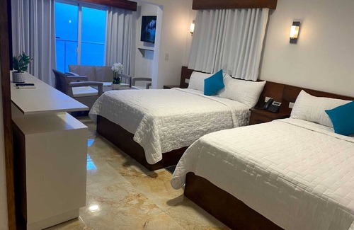 Villa Hermosa Hotel | Halibut Hotel: Family-Friendly with Pool and Spa Amenities