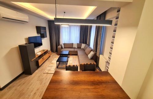 Beyoglu Apartment | Relax at Halij Suite: 4-Star Comfort for Families