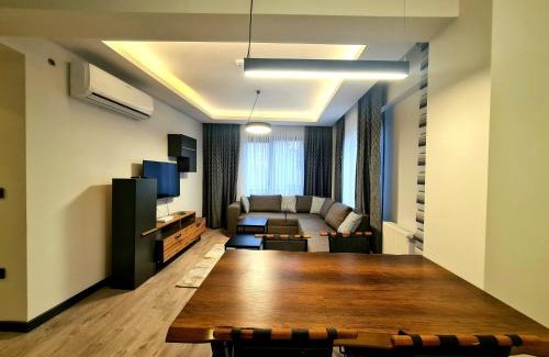 Beyoglu Apartment | Relax at Halij Suite: 4-Star Comfort for Families