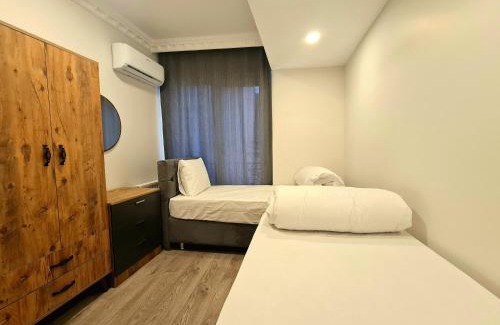 Beyoglu Apartment | Relax at Halij Suite: 4-Star Comfort for Families