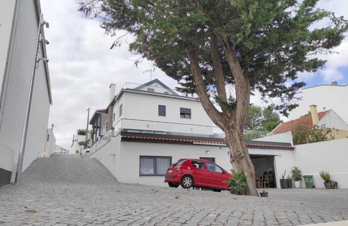 Loures House | Relaxing Hall 92 with Pool and Ocean View in Loures
