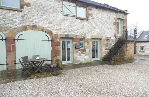 Earl Sterndale Cottage | Hall End Barn: Rated 10/10 with Family & Pet-Friendly Amenities