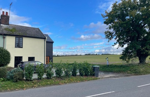 Claydon House | Pet-Friendly Hall Farm Cottage in Barham - Rated 10/10