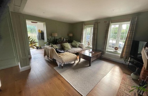 Claydon House | Pet-Friendly Hall Farm Cottage in Barham - Rated 10/10