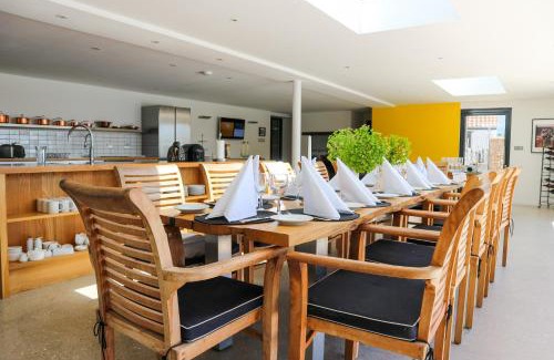 Boughton Villa | Hall Farmhouse: Pet-Friendly Retreat with Pool & Fire Pit