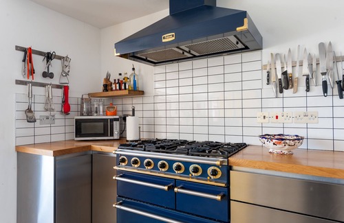 Boughton House | Hall Farmhouse: Pet-Friendly Retreat with Pool & Hot Tub