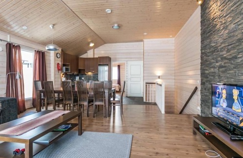 Kehys-Kainuu House | Experience Lake Views at Hallan karhu c by Interhome