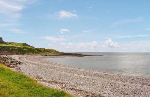 Inverbervie House | Family-Friendly Hallgreen: Pet Welcoming Retreat Awaits