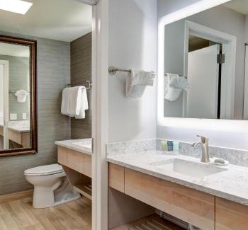 Newport Resort | Oceanfront Hallmark Resort in Newport with Pet-Friendly Options