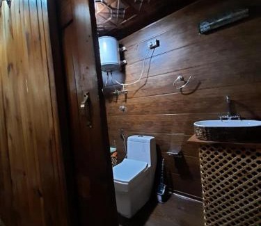 Dal Lake Apartment | halloween palace