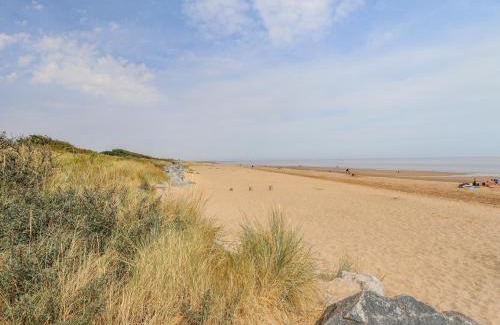 Skegness House | Pet-Friendly Hallstead with Pool and Family Amenities