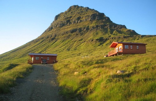 Grundarfjordur Cabin | Relax at Halsabol Sumarhus near Mt Kirkjufell with Spa