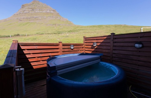 Grundarfjordur Cabin | Relax at Halsabol Sumarhus near Mt Kirkjufell with Spa