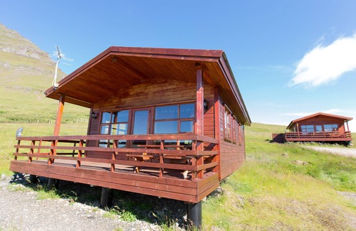 Grundarfjordur Cabin | Relax at Halsabol Sumarhus near Mt Kirkjufell with Spa