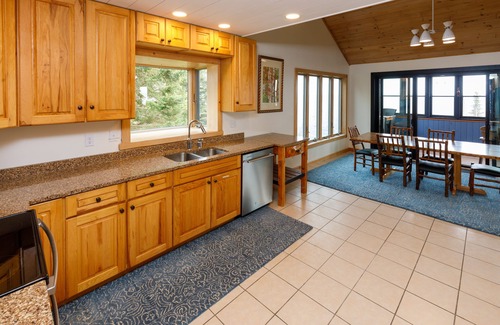 Tofte House | Unforgettable Views at Halsnoy Haven on Lake Superior