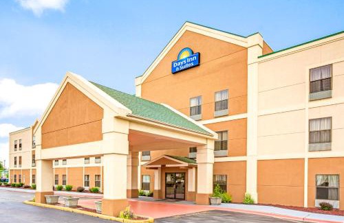 Harvey Hotel | Convenient Days Inn & Suites Near Chicago with Hot Tub