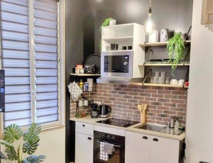 Les Andelys Apartment | Budget-Friendly Stay at Halte - Illinois with Great Ratings
