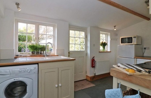 Penryn Cottage | HALVOSSO: Pet-Friendly Retreat with Cozy Open Fire