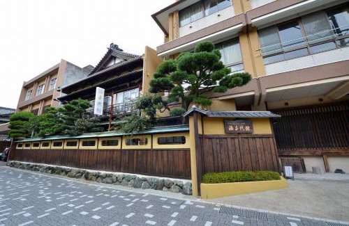 Futami Hotel | Relax at Hamachiyokan: 4-Star with Hot Tub & Breakfast