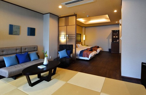 Futami House | Hamachiyokan: Eco-Friendly Escape with Spa & Breakfast