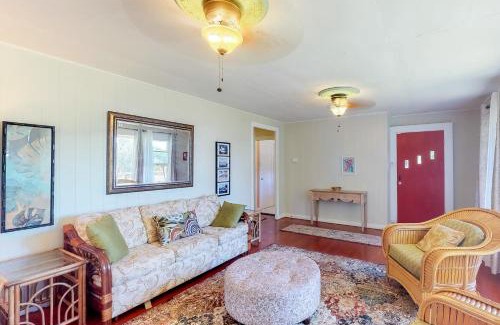 Papaikou House | Cozy Hamakua Hale Ohana Country Retreat for Families