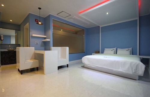 Haman Hotel | Eco-Friendly Haven: Haman The Moon with Breakfast & Hot Tub