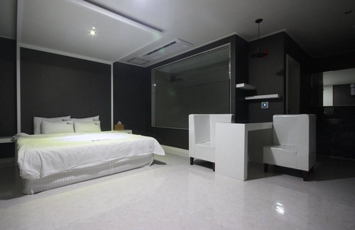 Haman Hotel | Eco-Friendly Haven: Haman The Moon with Breakfast & Hot Tub