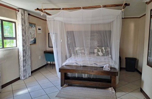 Musina Cabin | Top-Rated Hambana Lifestyle Lodge with Pool & Spa Access