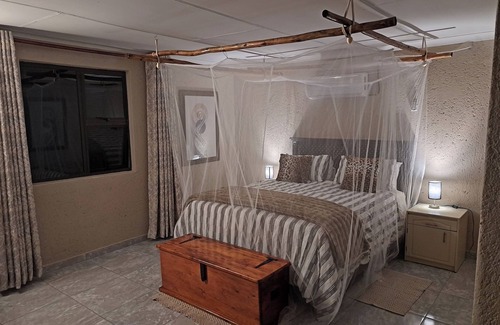 Musina Cabin | Top-Rated Hambana Lifestyle Lodge with Pool & Spa Access