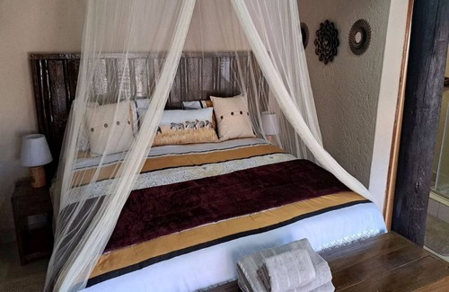 Musina Cabin | Top-Rated Hambana Lifestyle Lodge with Pool & Spa Access
