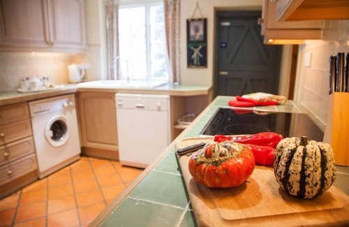 Cley next the Sea Cottage | Cozy Hambledon Hotel in Cley-next-the-Sea, Norfolk