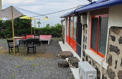 Jocheon House | Pet-Friendly Retreat: Hamdeok Saeya Saeya Entire House