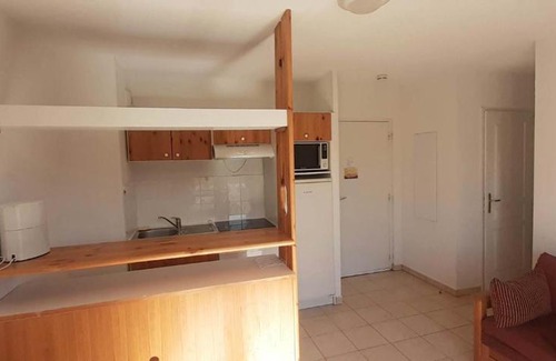 Montbrun-les-Bains Apartment | Relaxing Retreat at Hameau des Sources with Ocean Views