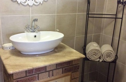 Bluff House | Discover Hamelin Guest House: Top-Rated with Pool & Breakfast