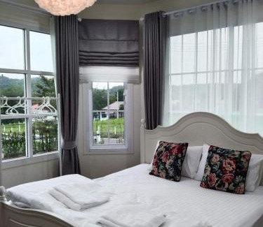 Pak Chong House | Top-Rated Hamilton House with Pet-Friendly Amenities