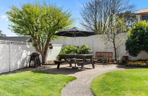Hamilton Villa | Cozy 4-Bedroom Retreat with Pool & Sky Sports Access