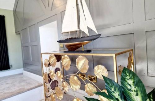 Knott End-on-Sea Apartment | Pet-Friendly Retreat at Hamilton-The Cruck Luxury Let