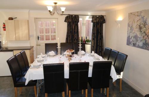 Saintbury House | Cozy Hamlet Cottage for 3-4 in Stratford upon Avon