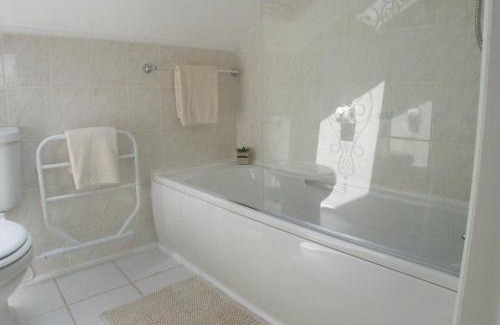 Saintbury House | Cozy Hamlet Cottage for 3-4 in Stratford upon Avon