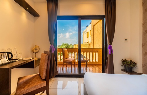 Guna Resort | Family-Friendly Hamlinn Resort with Pool & Restaurant