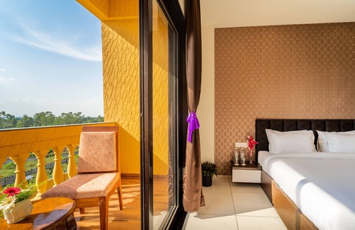 Guna Resort | Family-Friendly Hamlinn Resort with Pool & Restaurant
