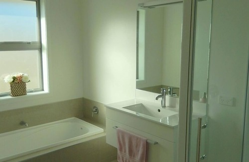 Stoke House | Guest Rated 10/10: Hammill Grove Home, Nelson with Pool