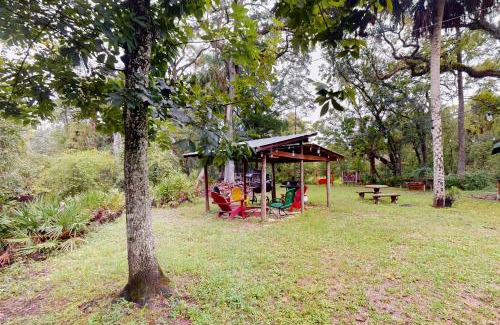 Bronson House | Family-Friendly Getaway at Hammock House