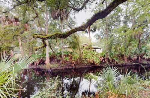 Bronson House | Family-Friendly Getaway at Hammock House